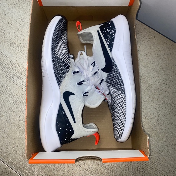 Women’s Nike free run sneakers size 6 - Picture 6 of 8